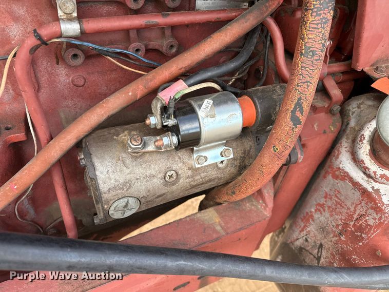 image for item EP2507 1976 Allis-Chalmers 7040 tractor