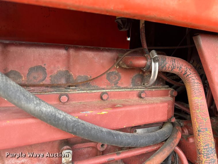 image for item EP2507 1976 Allis-Chalmers 7040 tractor