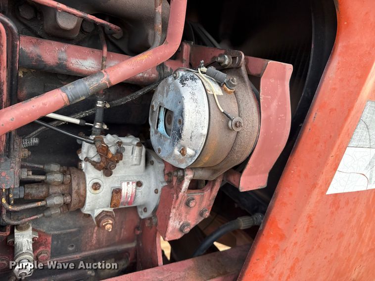 image for item EP2507 1976 Allis-Chalmers 7040 tractor