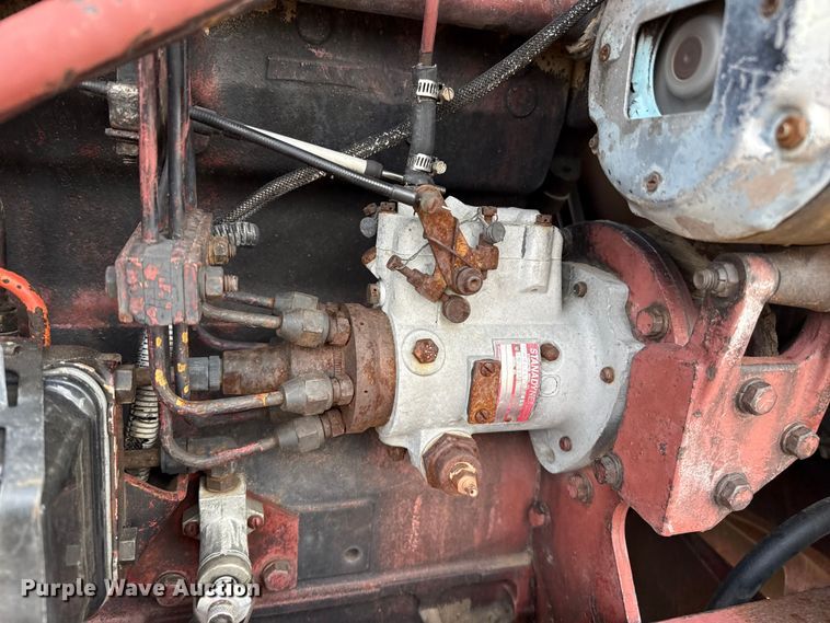 image for item EP2507 1976 Allis-Chalmers 7040 tractor