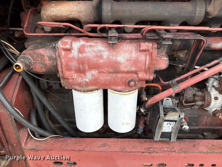 image for item EP2507 1976 Allis-Chalmers 7040 tractor