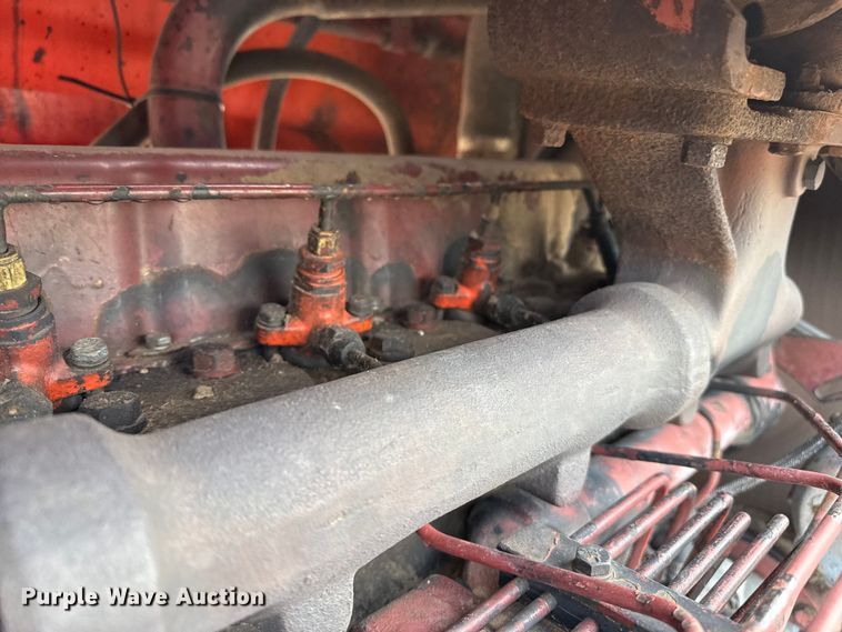 image for item EP2507 1976 Allis-Chalmers 7040 tractor