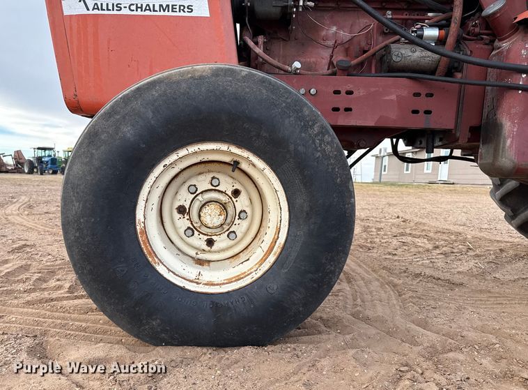image for item EP2507 1976 Allis-Chalmers 7040 tractor