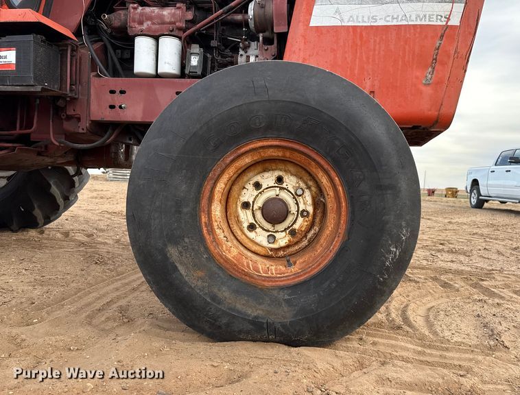 image for item EP2507 1976 Allis-Chalmers 7040 tractor