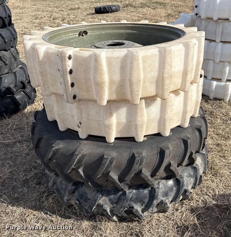 image for item EP2515 (4) irrigation pivot tires with wheels