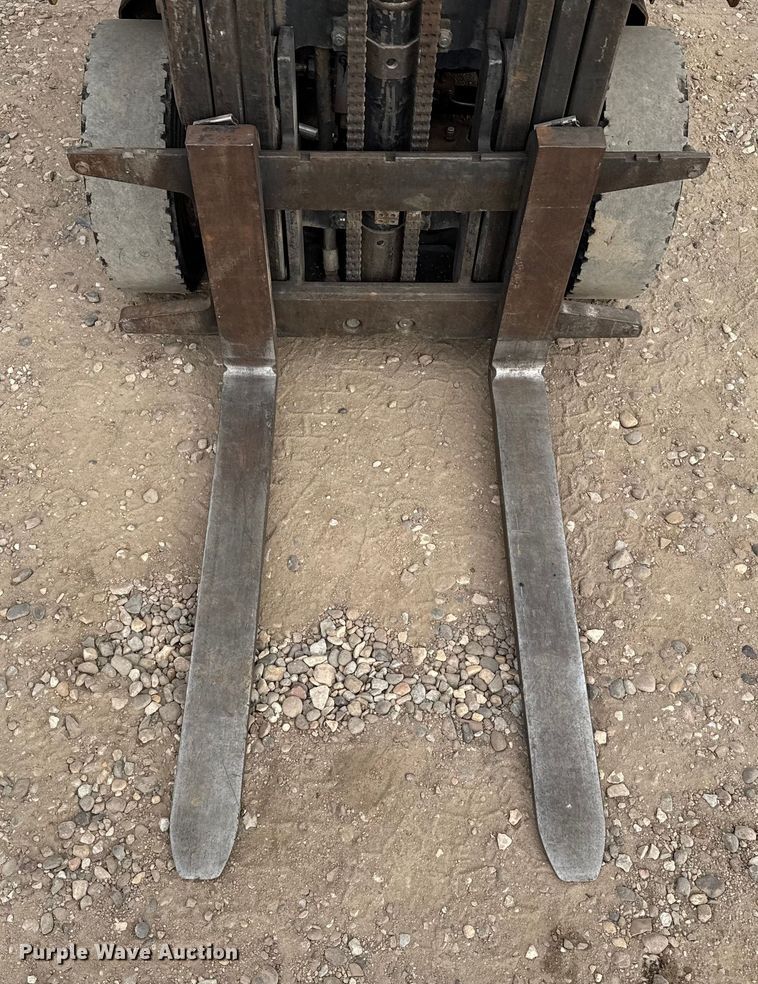 image for item EP2556 1996 Hyster H30XM forklift