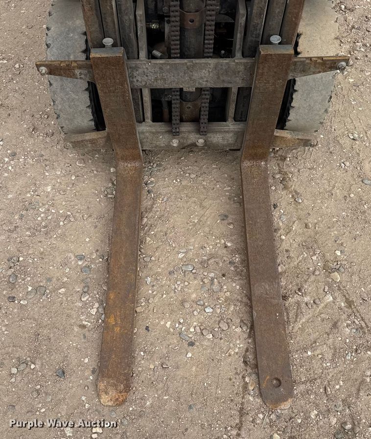 image for item EP2557 Hyster H30XM forklift