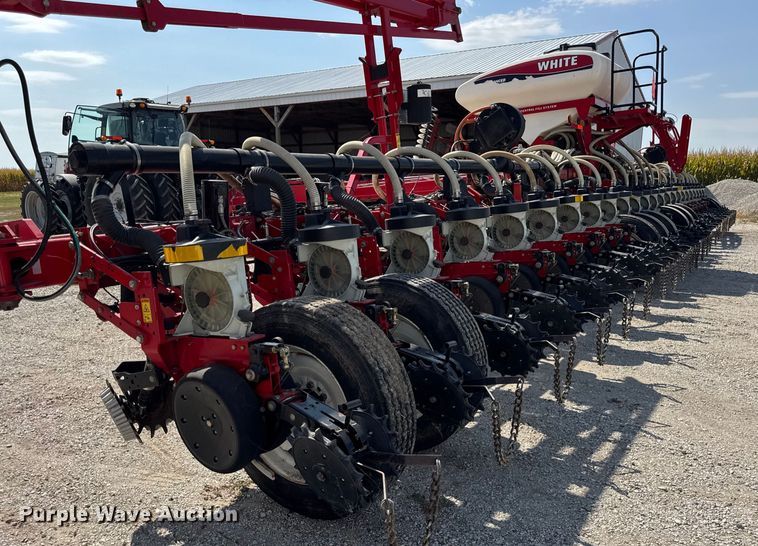 image for item ER0051 Agco White Challenger 8800 planter