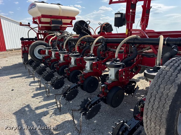 image for item ER0051 Agco White Challenger 8800 planter