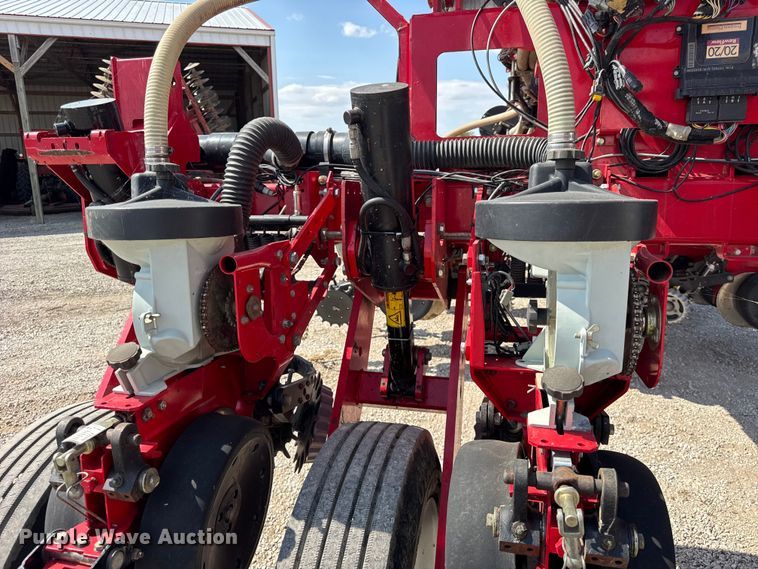 image for item ER0051 Agco White Challenger 8800 planter