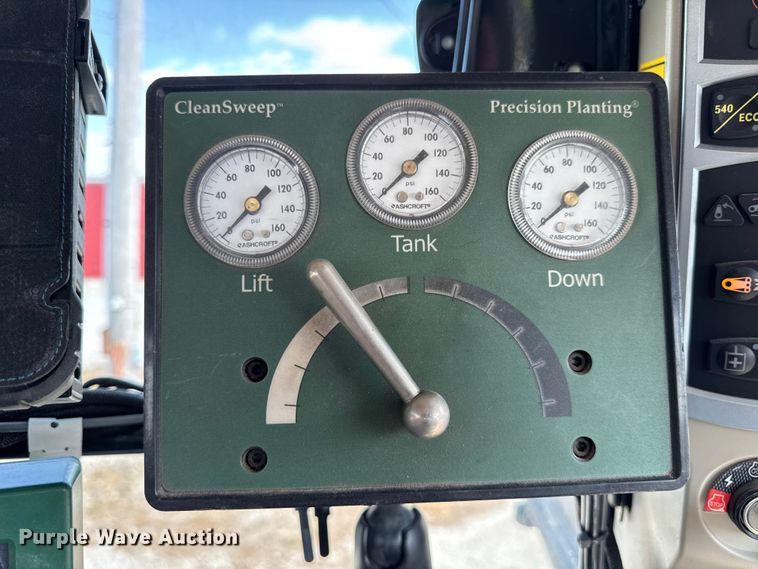 image for item ER0051 Agco White Challenger 8800 planter