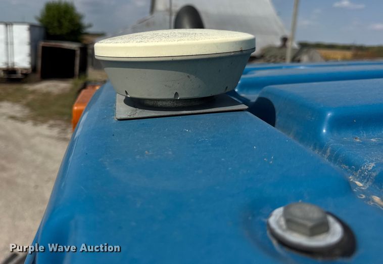 image for item ER0052 2000 New Holland 9884 4WD tractor