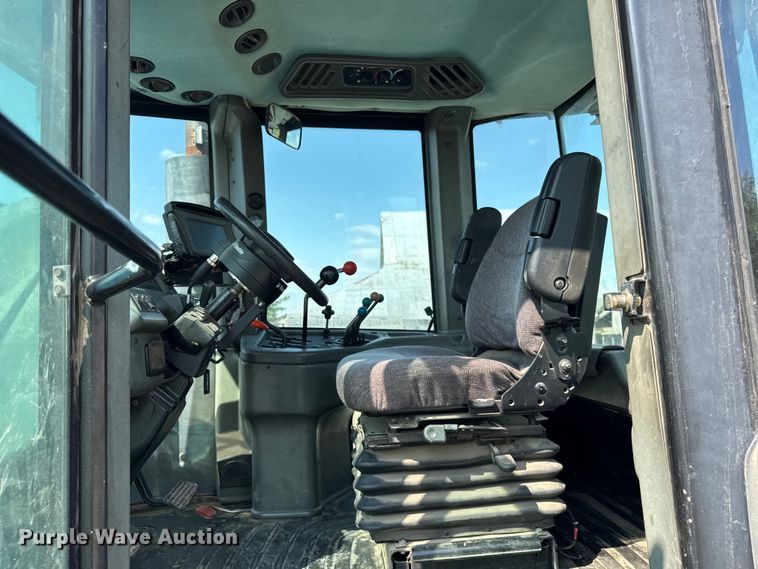 image for item ER0052 2000 New Holland 9884 4WD tractor