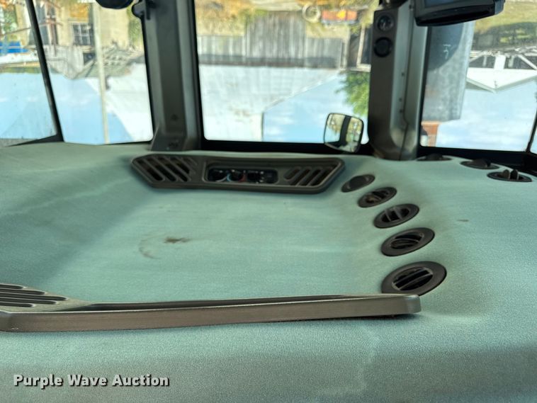 image for item ER0052 2000 New Holland 9884 4WD tractor