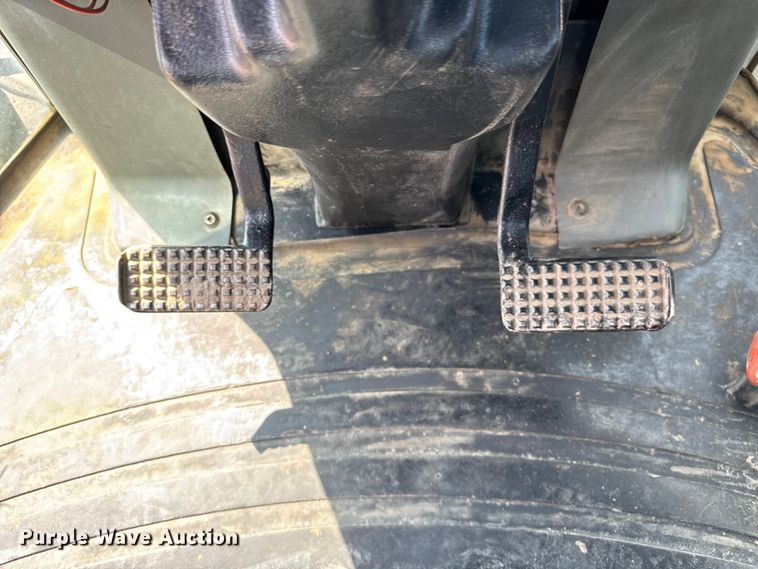 image for item ER0052 2000 New Holland 9884 4WD tractor