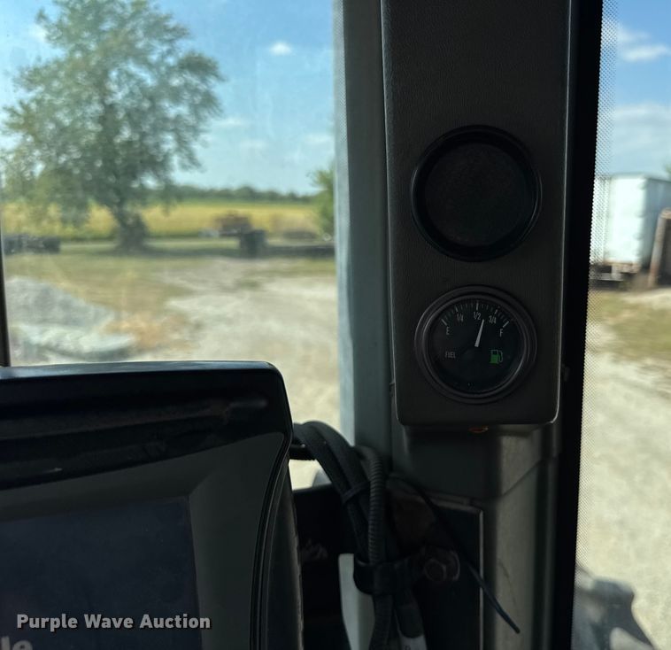 image for item ER0052 2000 New Holland 9884 4WD tractor