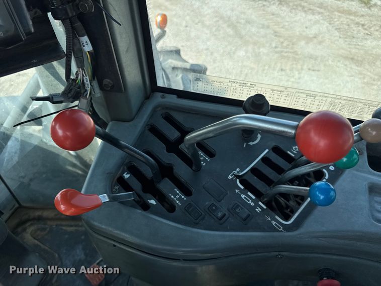 image for item ER0052 2000 New Holland 9884 4WD tractor