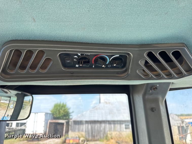 image for item ER0052 2000 New Holland 9884 4WD tractor