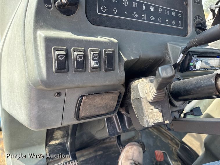 image for item ER0052 2000 New Holland 9884 4WD tractor