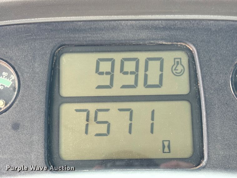 image for item ER0052 2000 New Holland 9884 4WD tractor