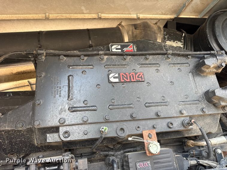 image for item ER0052 2000 New Holland 9884 4WD tractor