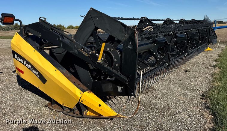 image for item ER0259 2005 New Holland 84C flex draper head