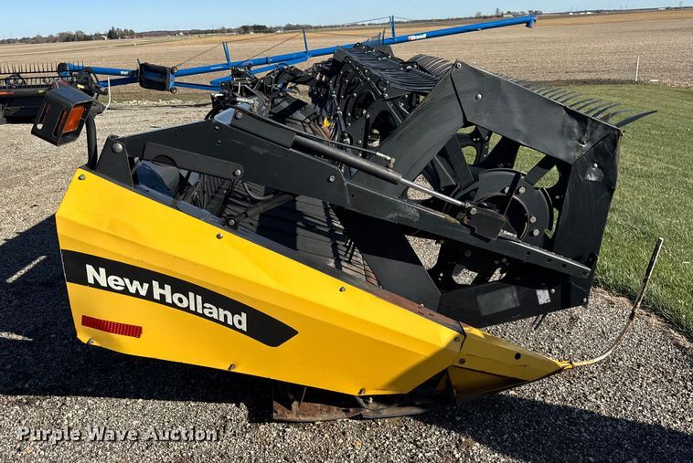 image for item ER0259 2005 New Holland 84C flex draper head