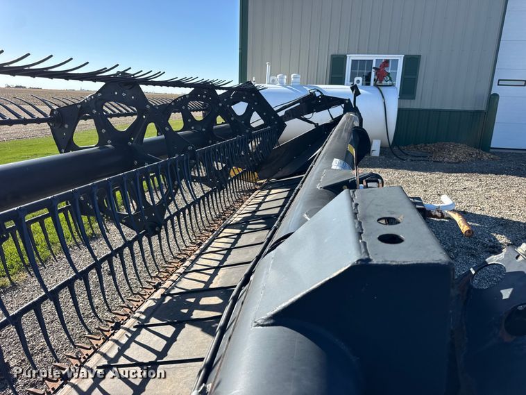 image for item ER0259 2005 New Holland 84C flex draper head