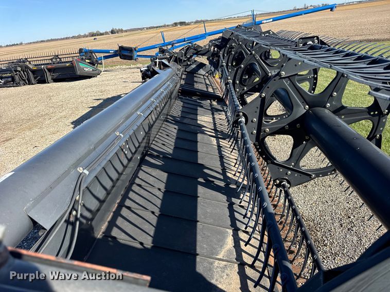 image for item ER0259 2005 New Holland 84C flex draper head