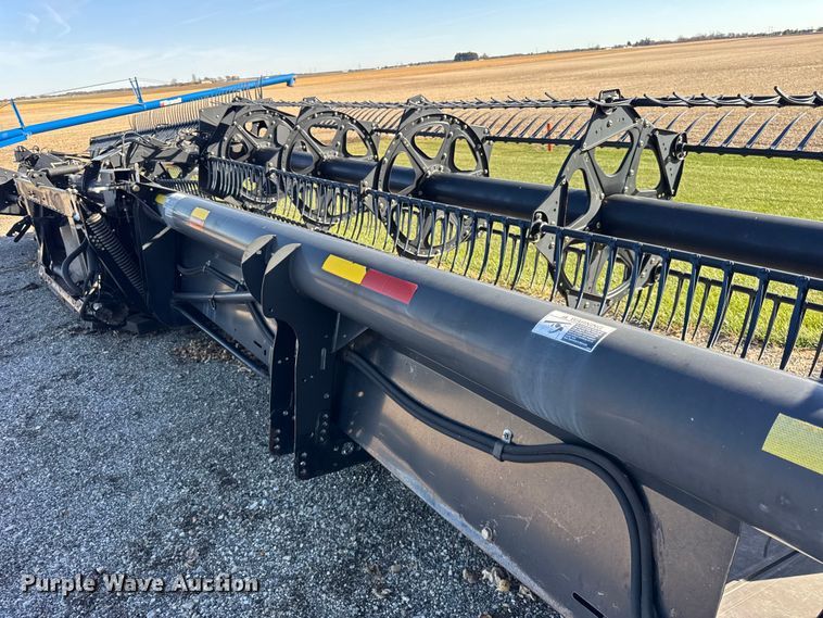 image for item ER0259 2005 New Holland 84C flex draper head