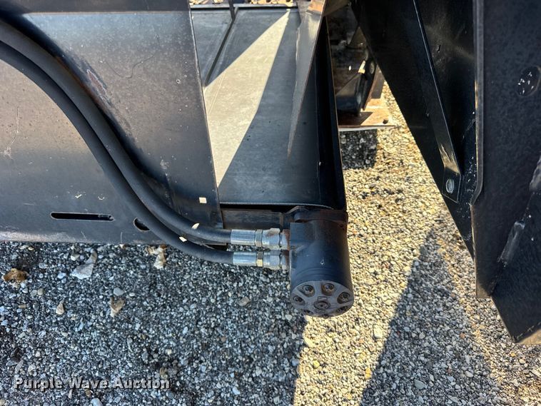 image for item ER0259 2005 New Holland 84C flex draper head