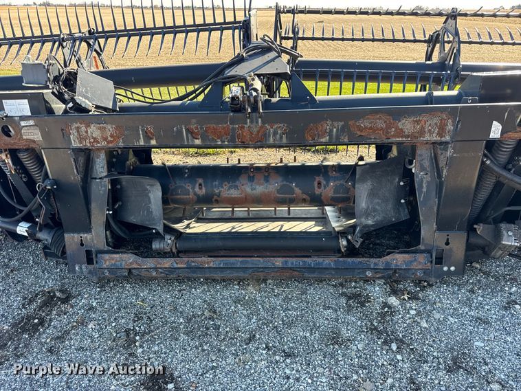 image for item ER0259 2005 New Holland 84C flex draper head