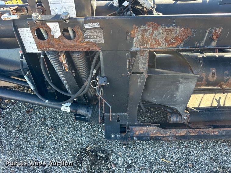 image for item ER0259 2005 New Holland 84C flex draper head