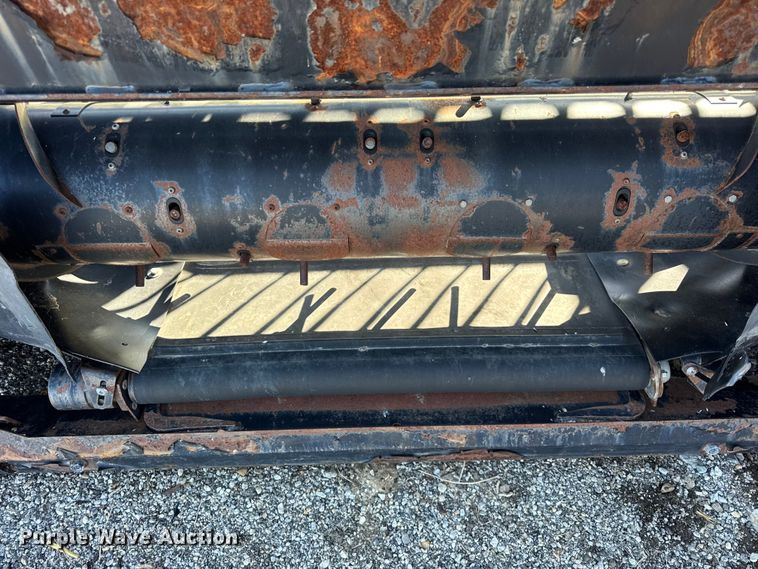 image for item ER0259 2005 New Holland 84C flex draper head