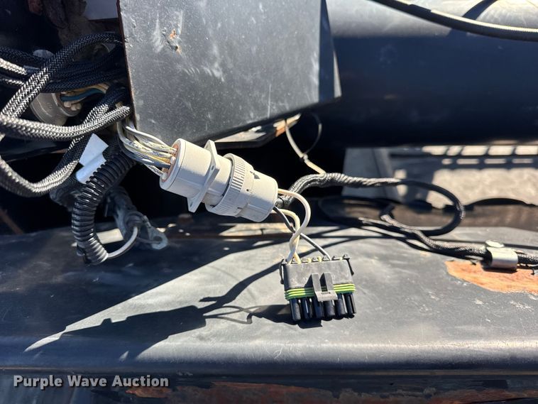 image for item ER0259 2005 New Holland 84C flex draper head