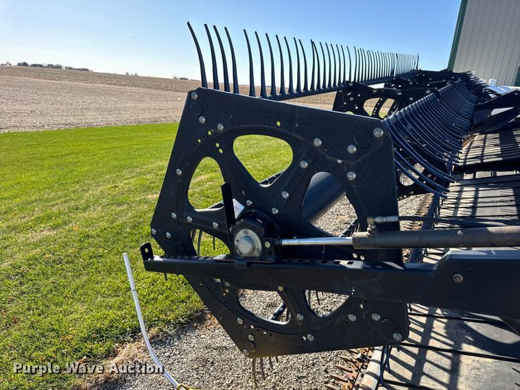 image for item ER0259 2005 New Holland 84C flex draper head