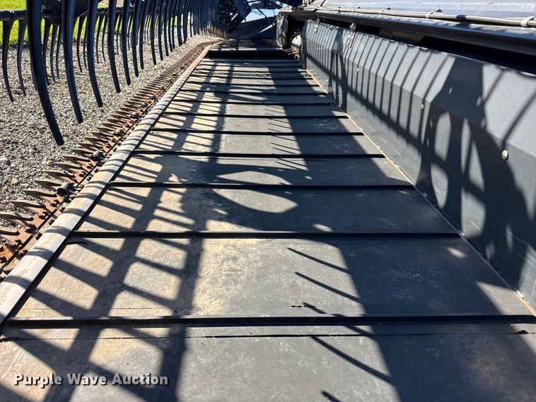 image for item ER0259 2005 New Holland 84C flex draper head