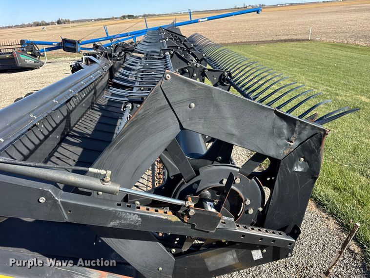 image for item ER0259 2005 New Holland 84C flex draper head