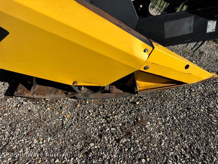 image for item ER0259 2005 New Holland 84C flex draper head
