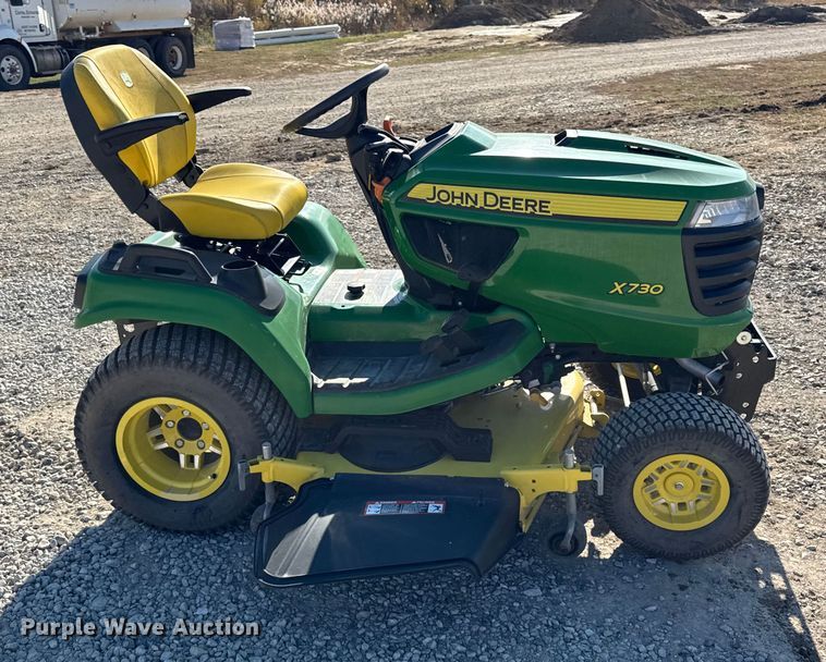 image for item ER0277 John Deere X730 lawn mower