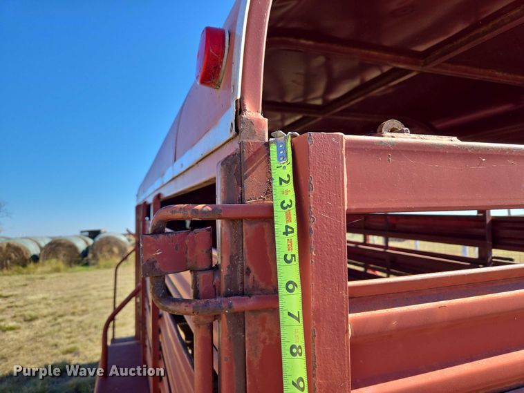 image for item ET5233 1996 W-W Trailer Manufacturers livestock trailer