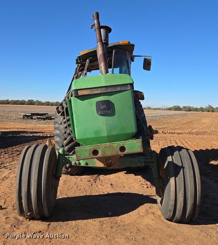 image for item ET5237 1988 John Deere 4650 tractor