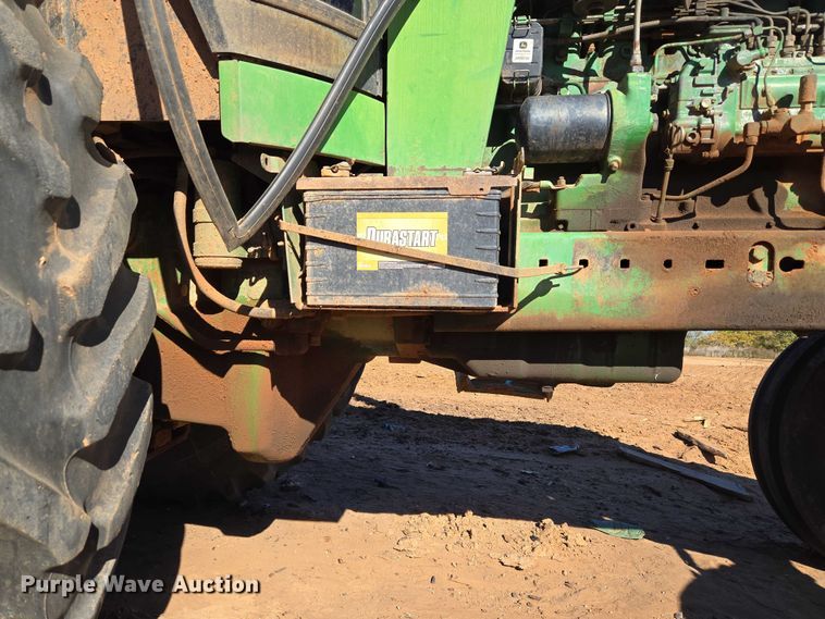 image for item ET5237 1988 John Deere 4650 tractor