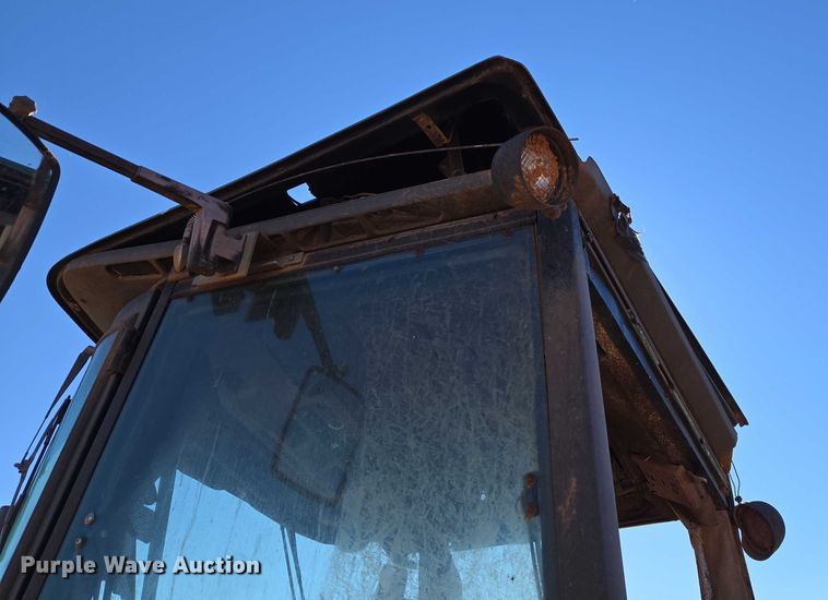 image for item ET5237 1988 John Deere 4650 tractor