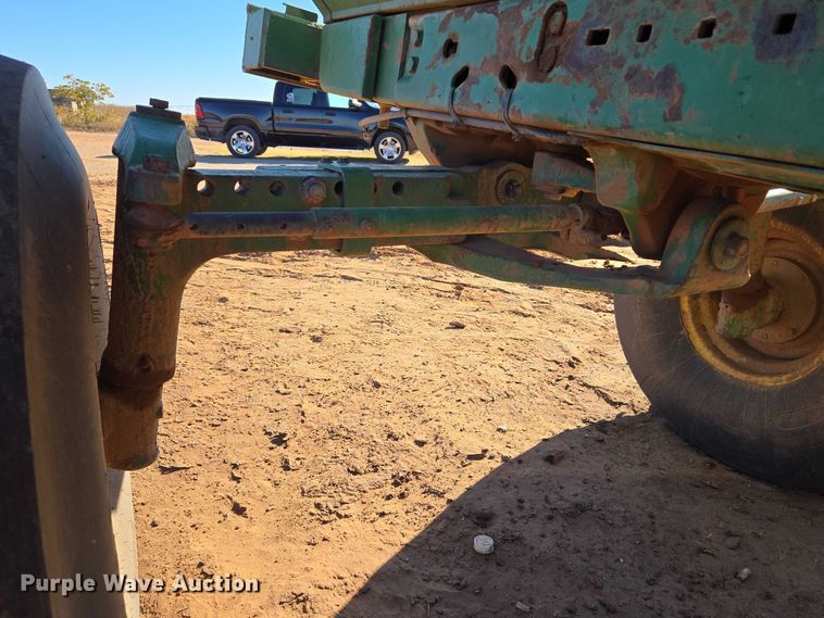 image for item ET5237 1988 John Deere 4650 tractor