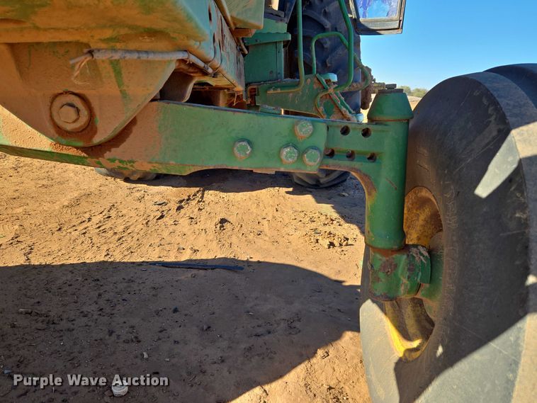 image for item ET5237 1988 John Deere 4650 tractor