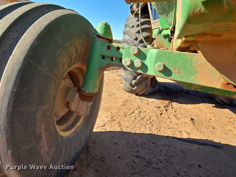 image for item ET5237 1988 John Deere 4650 tractor