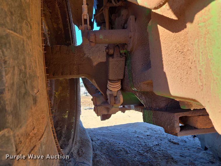 image for item ET5237 1988 John Deere 4650 tractor