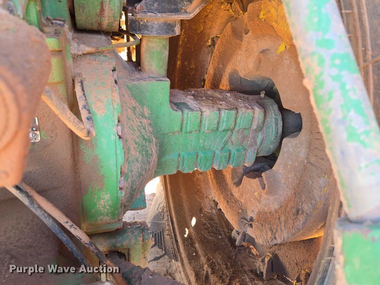 image for item ET5237 1988 John Deere 4650 tractor