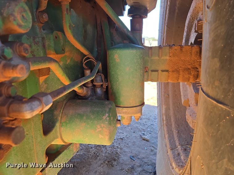 image for item ET5237 1988 John Deere 4650 tractor